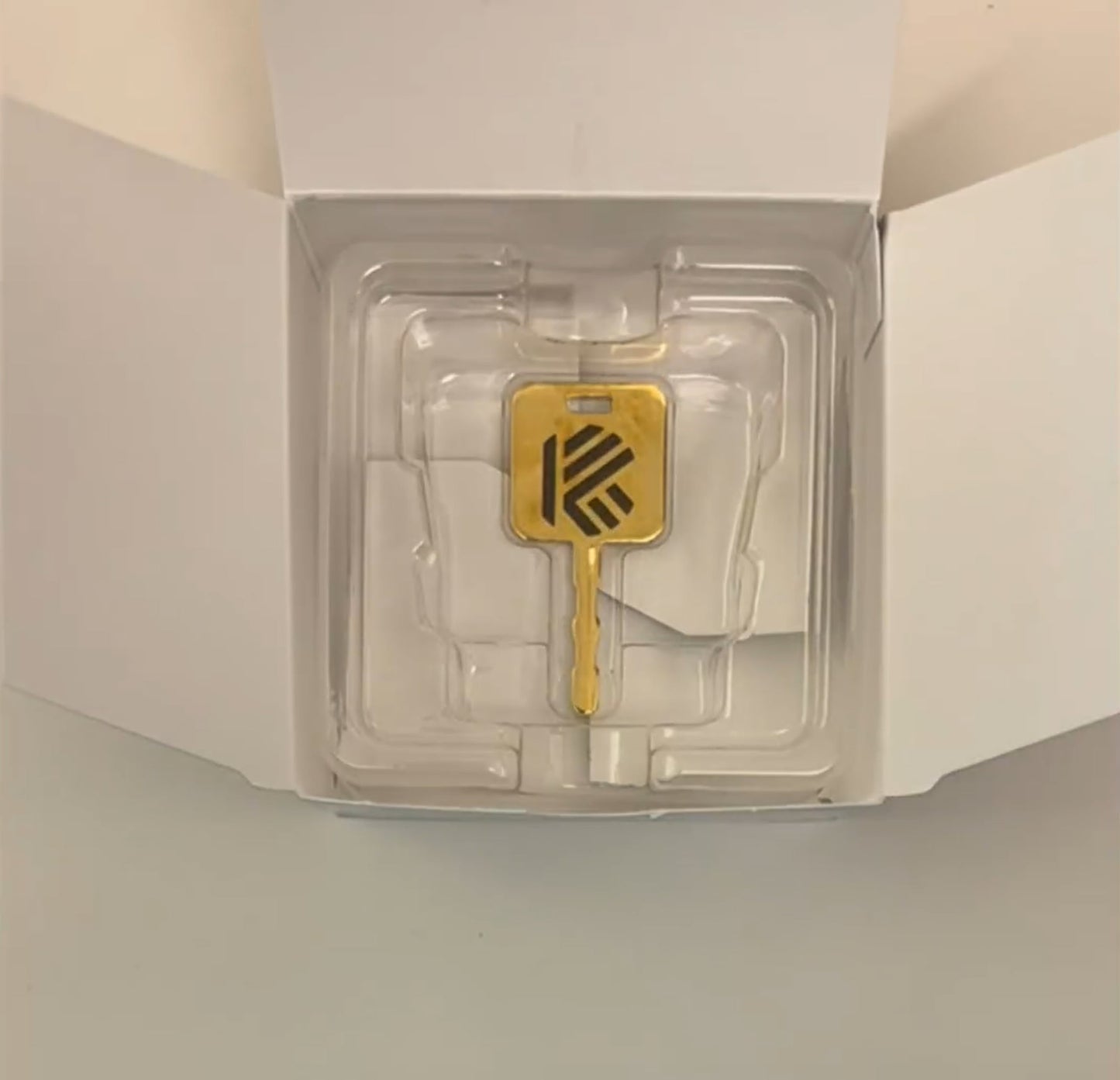Key to the Kayo GPS tracking device unboxed.